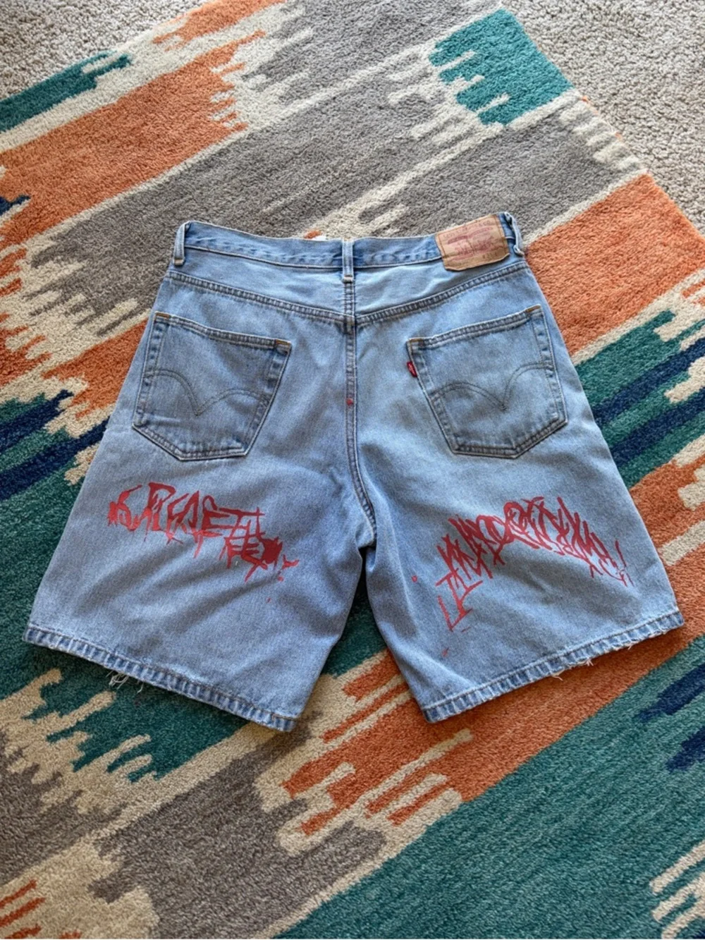 Levi's 550 Denim Bermuda Shorts Upcycled Reworked Graffiti Western Art - Picture 7 of 12